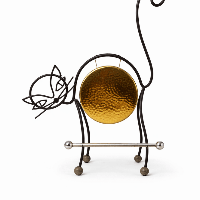 Hovedbilde String katt, Ystad Metall. Gong-gong