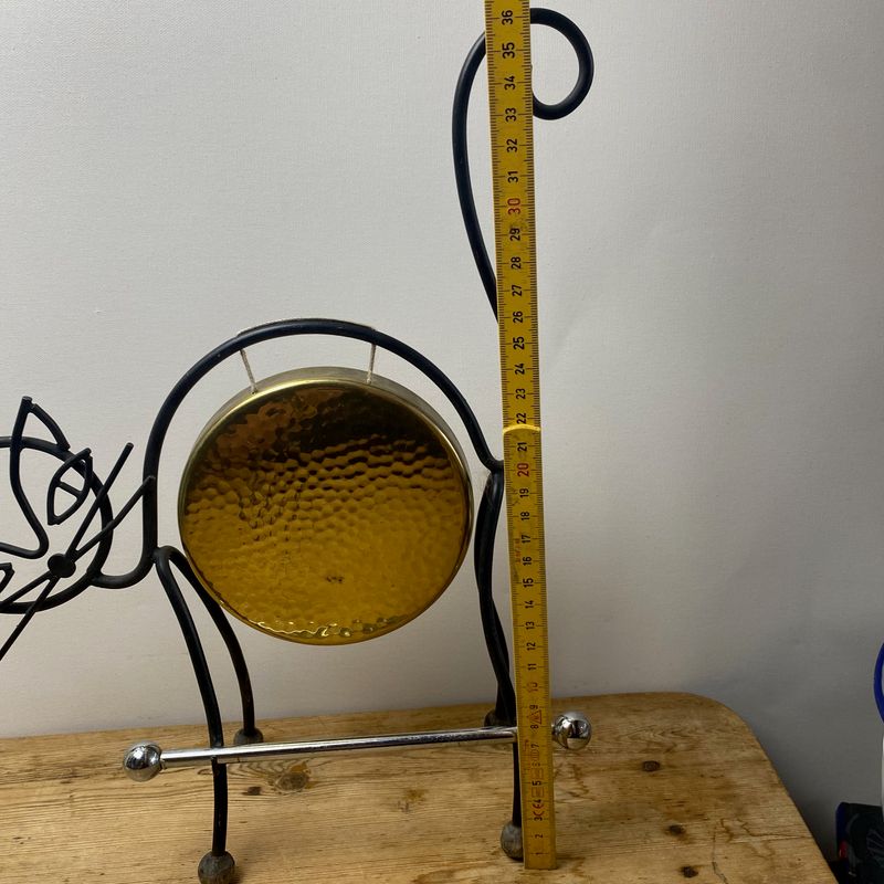 String katt, Ystad Metall. Gong-gong