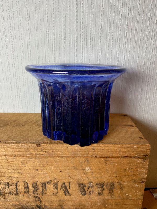 Willy Johansson, signert blå vase