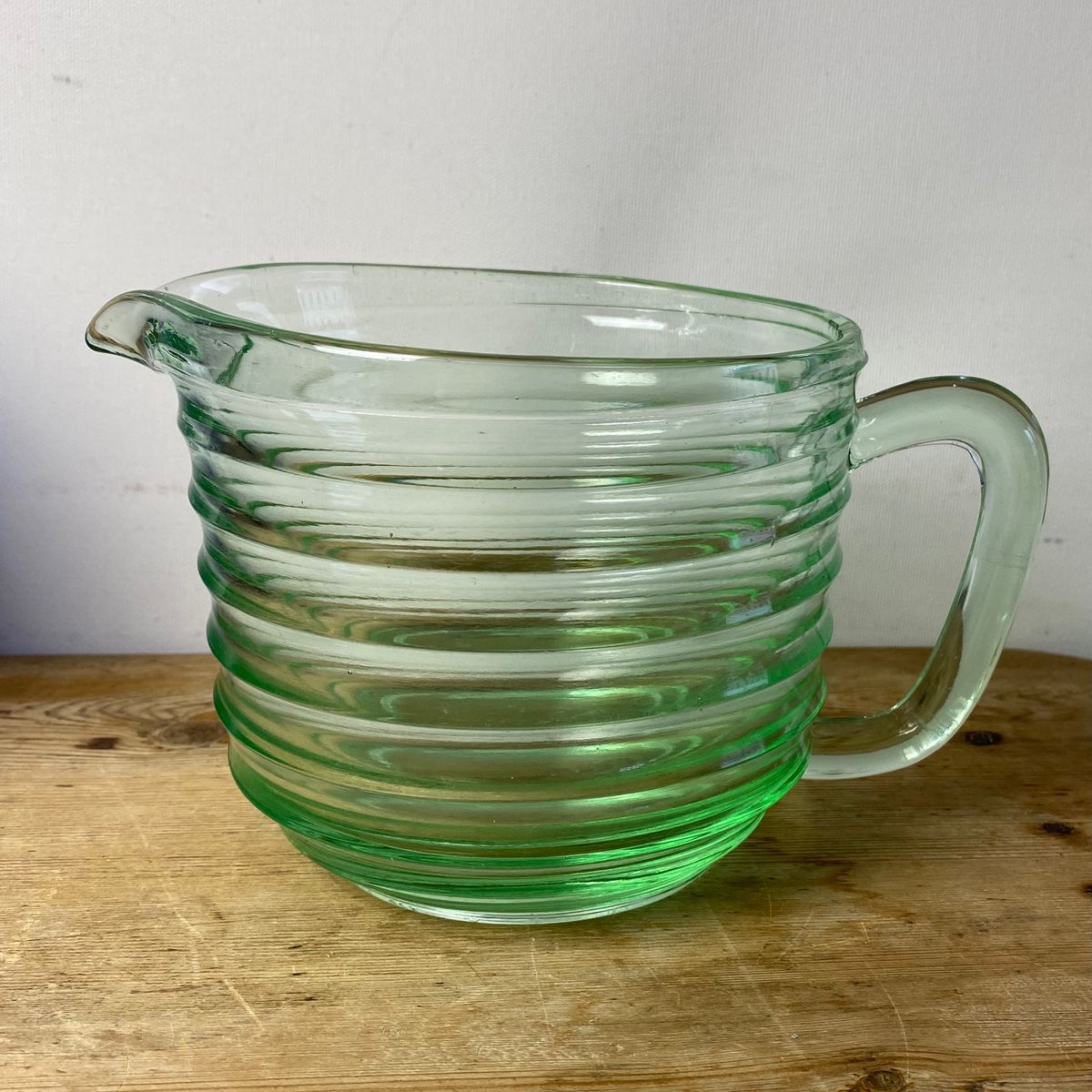 Sola, grønn mugge fra Hadeland Glassverk