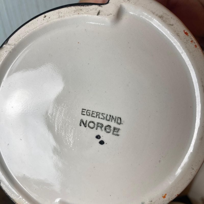 Egersund krukke med lokk i oransje og svart
